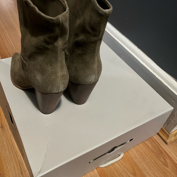 Suede never worn boots - Picture 5 of 5